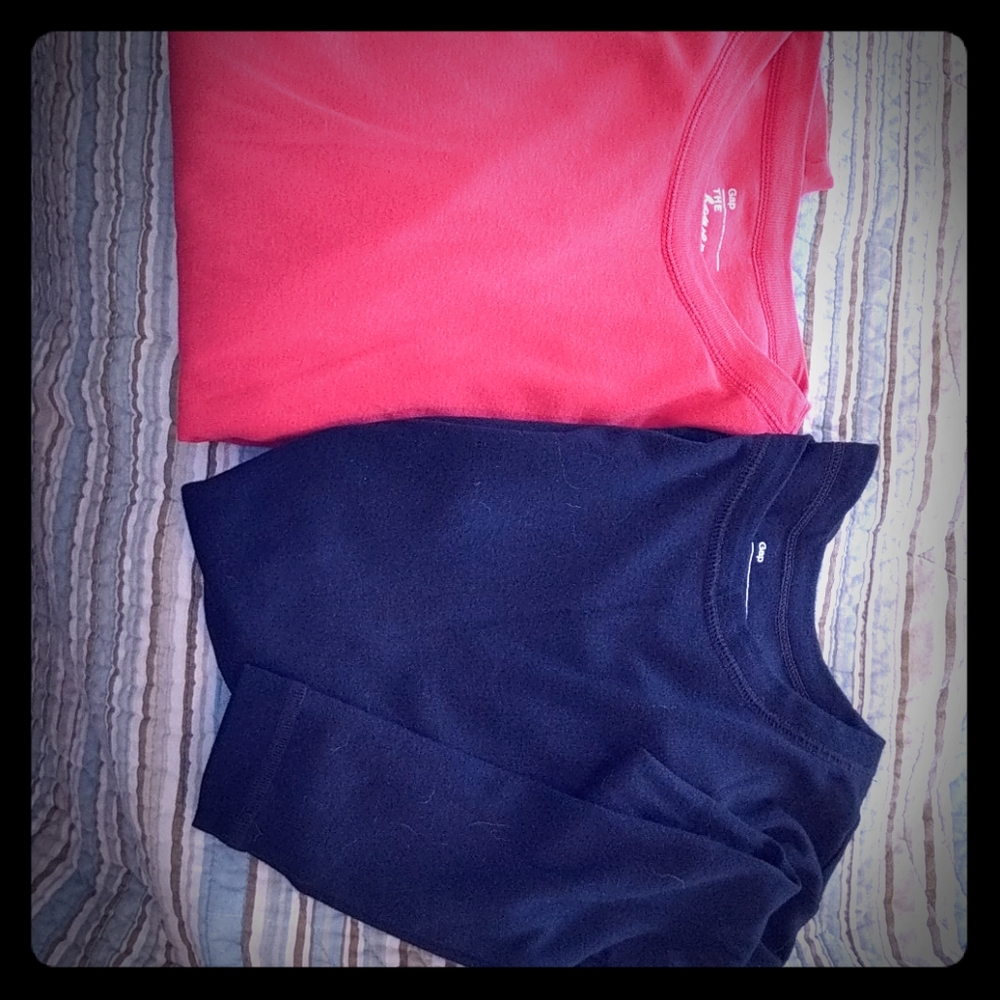 2 long sleeve tees